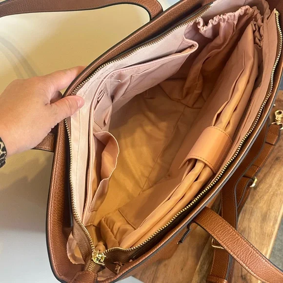 Poppy & Peonies Go Getter Tote Chestnut - Picture 9 of 10